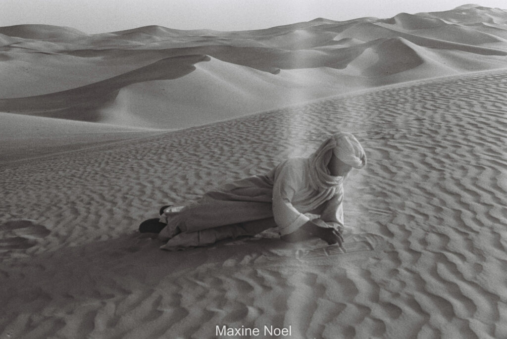 a tuareg man drawing in the sane